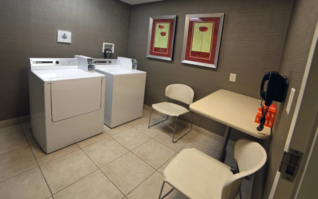 Courtyard by Marriott Hamilton