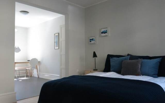Studio near Queen 1142 - 1