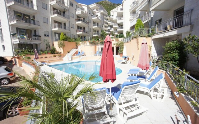 Petrovac Bay Apartments