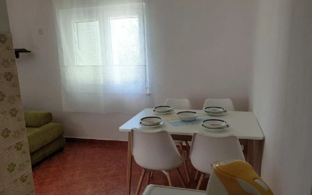 Nina - Free Private Parking - A4