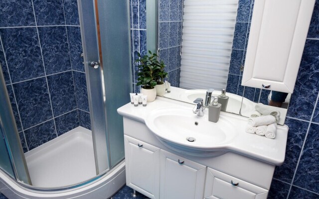 Amazing Apartment in Podstrana With 2 Bedrooms and Wifi