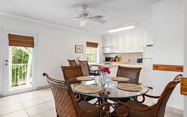 Hut Pointe #5 2 Bedroom Apts