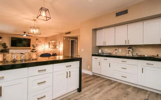 Amazing Remodeled Scottsdale 5 Bdrm W/pool!