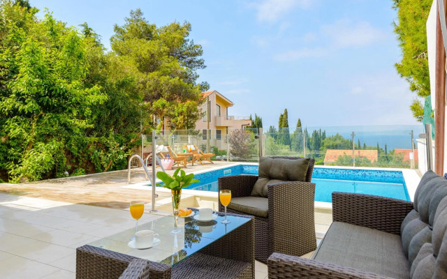 Tandem Apartments with Swimming pool