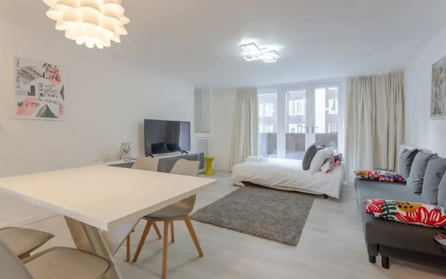 Kensington Gardens 2 Bedroom Flat With a Balcony