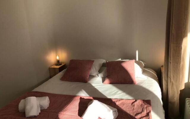 LE LYS D'OR - cosy et proche lac, balcon terrasse