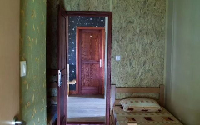 San Art Floating Hostel