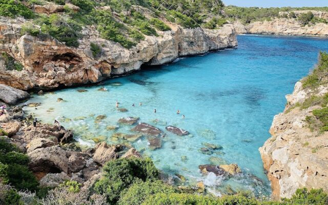 Hostal Cala Llombards