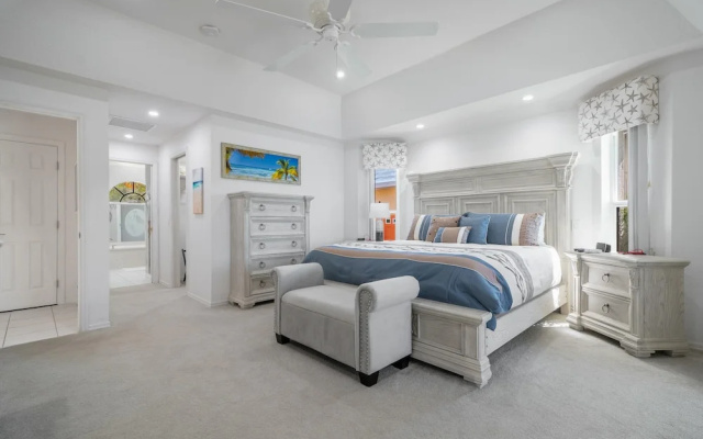 Luxury Long Waterview w Pool-kayaks-clubs-bikes