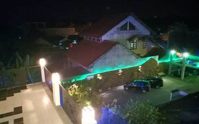 Coconut Hotel - Hostel