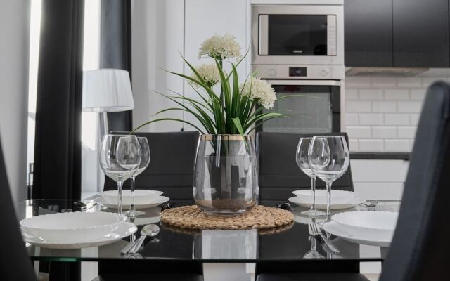 Stylish & Spacious Apartment by Renters