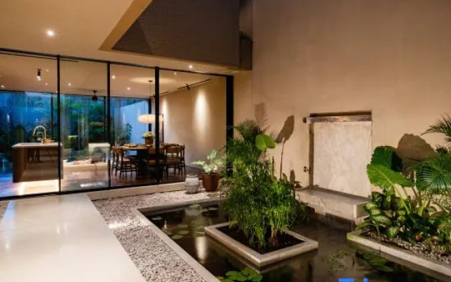 Modern Villa with Rooftop Pool, 500m to Berawa Beach