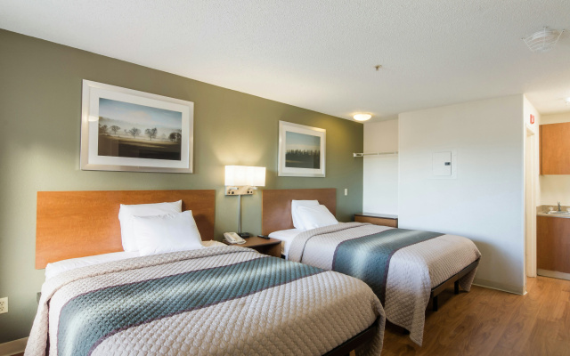 HomeTowne Studios by Red Roof Denver - Thornton