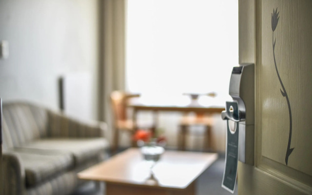 Portal Plaza Suites