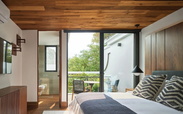 Singular Signature Residences