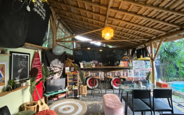 Losmanos Hostel