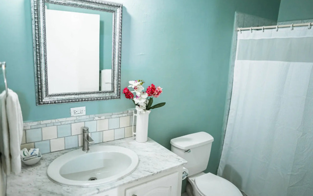 Connie's Comfort Suites