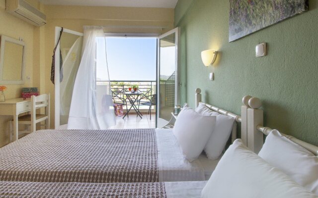 Julia Hotel