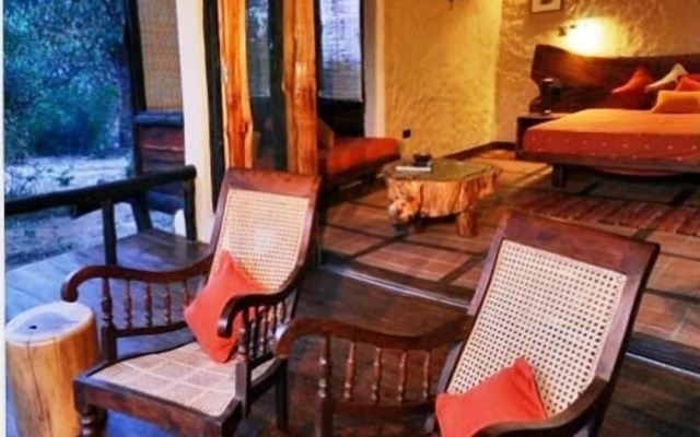 Pugdundee Safaris - Kanha Earth Lodge