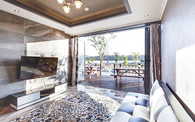 Namhae Rabyeol Pension