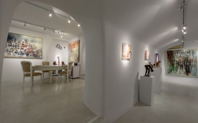 Oia Treasures Art Suites