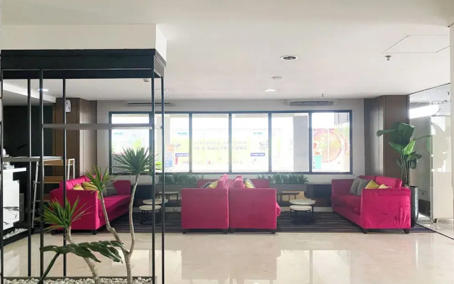 Tidy And Restful Studio At Monroe Tower Apartment