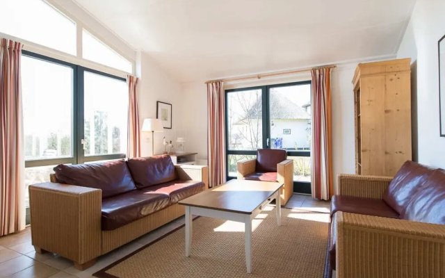 Well-kept Bungalow With Dishwasher Near the Beach