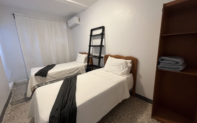 JB23 Apts 4 Bedrooms near Airport