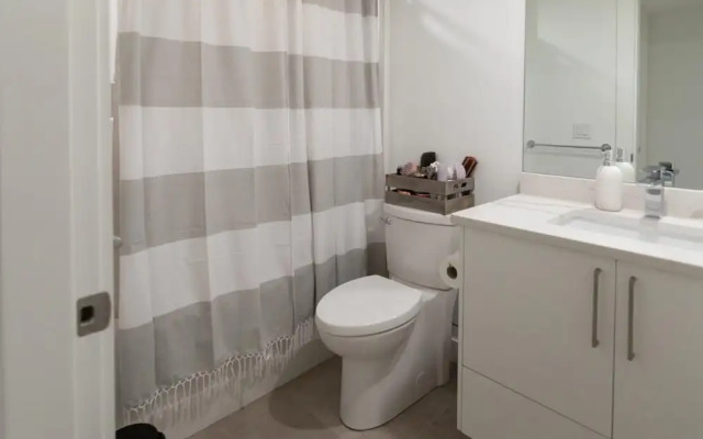 DT 3-lvl Townhouse w Rooftop Patio