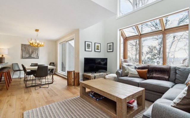 Slopeside In Okemo - Beautifully Renovated Spacious Family Townhouse 3 Bedroom Townhouse by Redawning