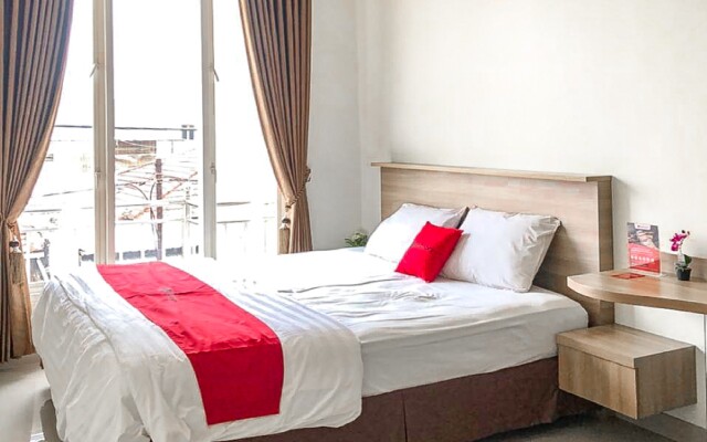 RedDoorz Syariah near Kenjeran Park