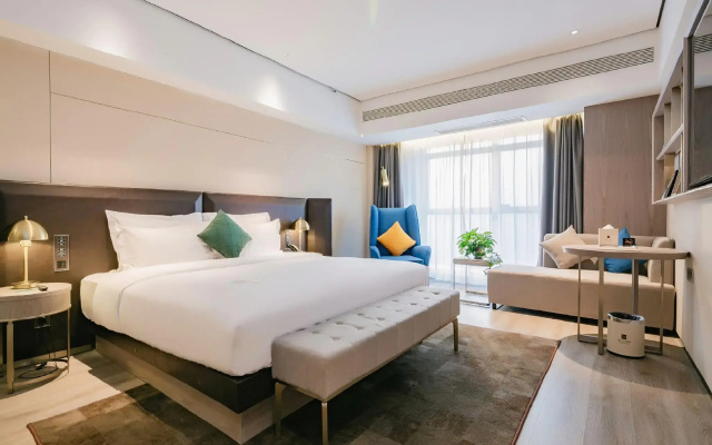 Echarm Plus Hotel (Xi'an Shirong International Bachenmen Subway Station)