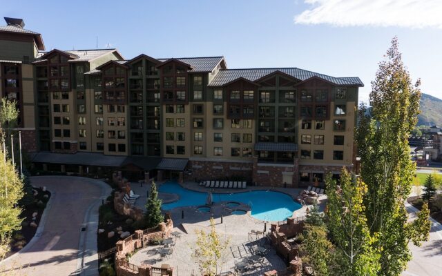 Rustice Conod with Modern Kitchen  Facilities by RedAwning