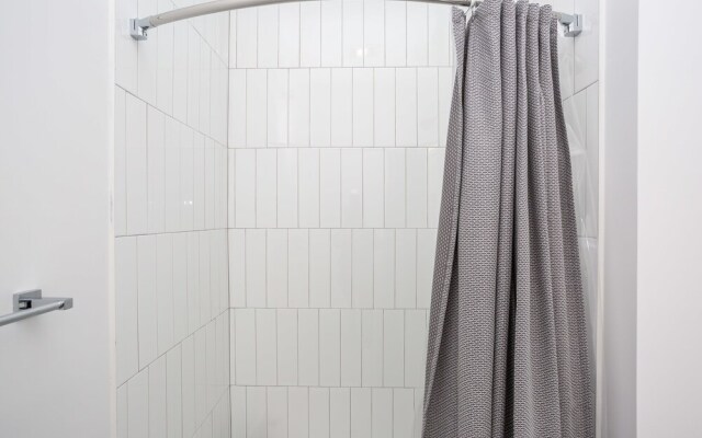 Luxury Apt Near Convcenter, Stadiums, & Harbor