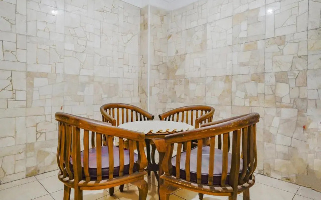 Merci Club by OYO Rooms