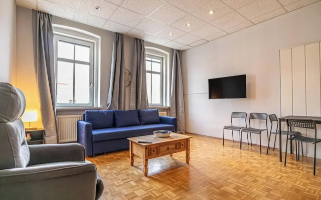 Family 2BR Apartment with Living Room