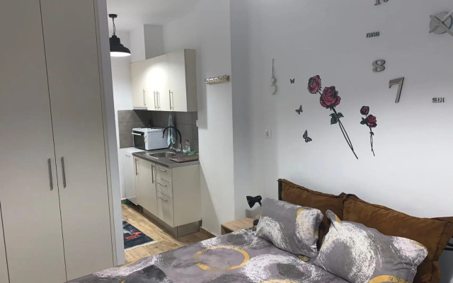 Agias Sofias 71C perfect studio