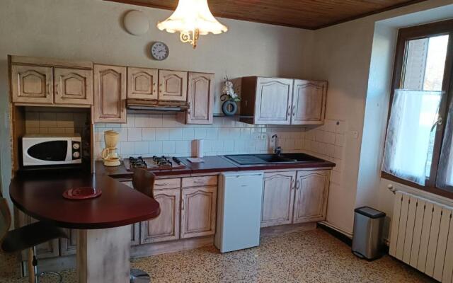 Joyeuse appart mas des chênes