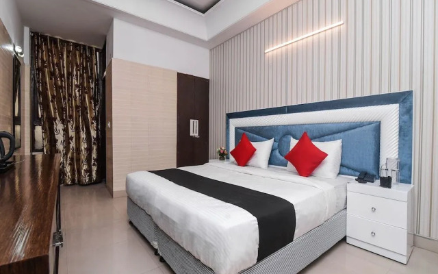 Capital O 16676 Noida City Center