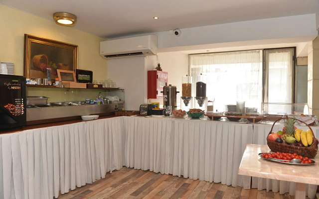 Ephira Hotel