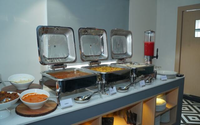Hotel Kyzen HiTech City- Your Zenly Stay