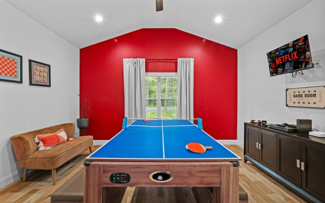 Luxe Lakefront 10min2jfbb w Beach Gameroom Firepit