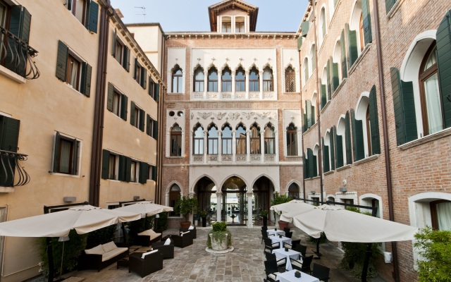 Sina Centurion Palace Hotel