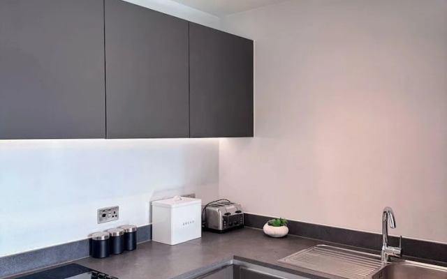 City Centre - 2-bed High Rise Apartment - Sleeps 4