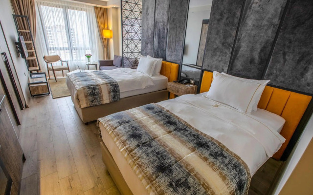 Shimall Hotel