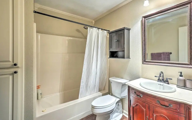 Family-friendly Hot Springs Hideaway w/ Yard!