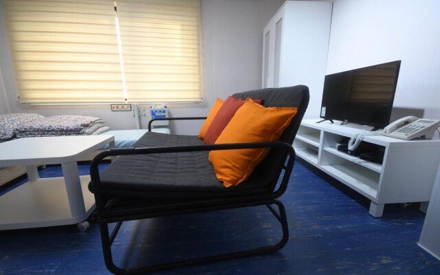 BLUEHUM Guesthouse - Hostel