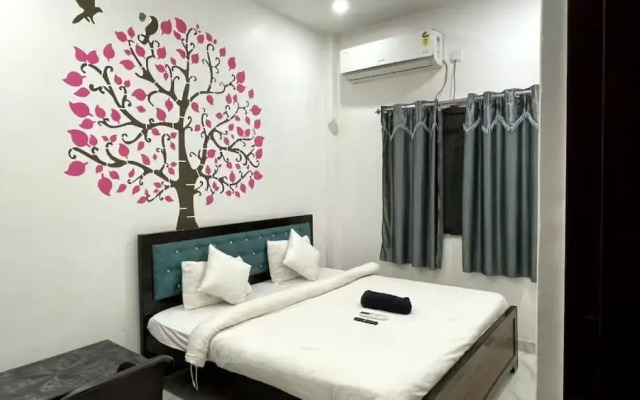 Goroomgo Four Season Guest House Varanasi
