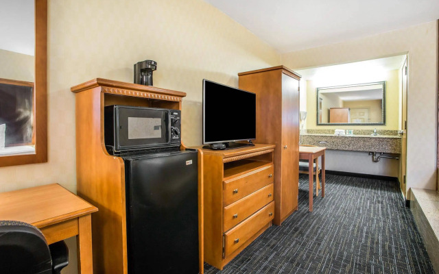 Hibiscus Inn & Suites