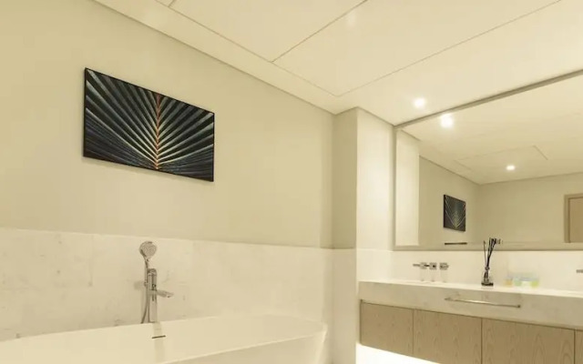 LUX Iconic Views at Palm Tower Suite 1